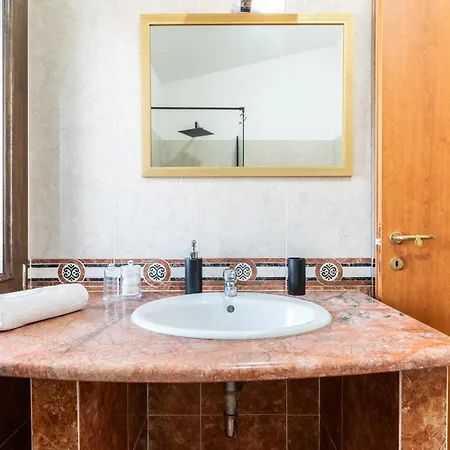 بيت للعطل Deep Blue Sea *